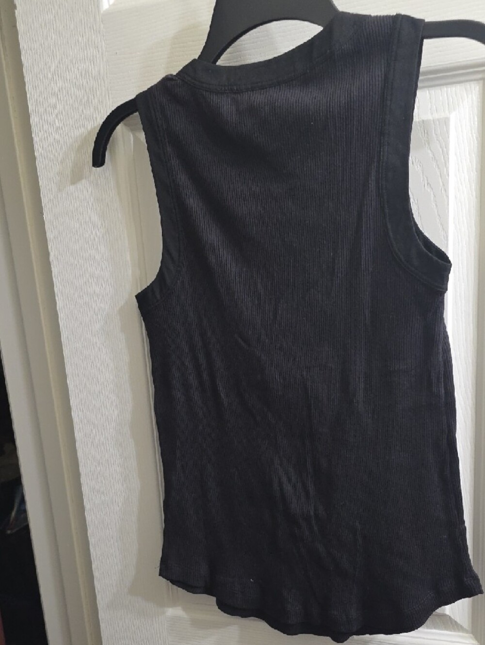 attention Black Ruffle-Front Ribbed Tank Size M - Picture 5 of 8